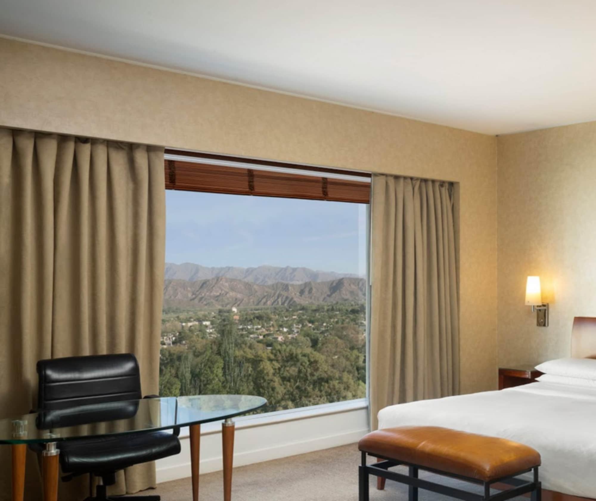 Park Hyatt Mendoza Hotel, Casino & Spa Exterior foto A guest room at the JW Marriott Scottsdale Camelback Resort and Spa