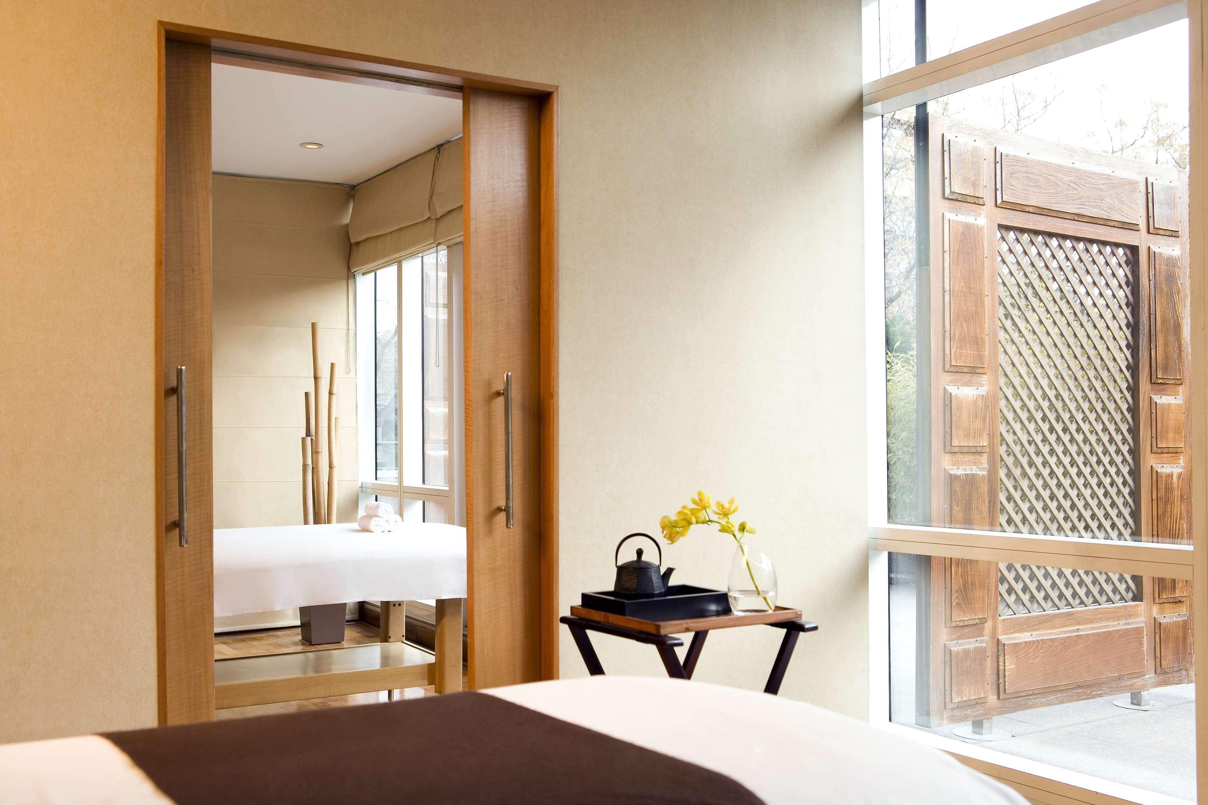 Park Hyatt Mendoza Hotel, Casino & Spa Exterior foto A sliding door