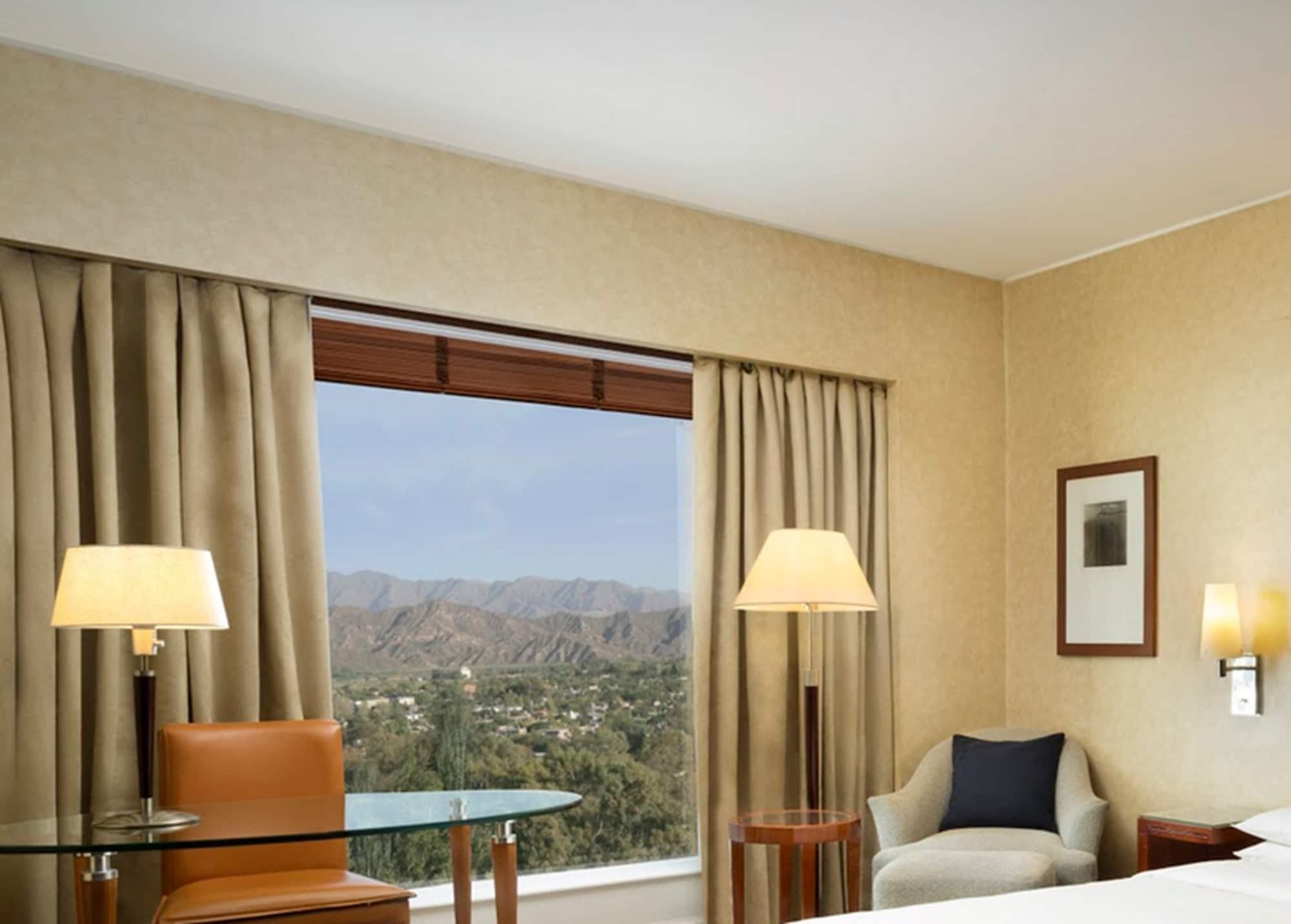 Park Hyatt Mendoza Hotel, Casino & Spa Exterior foto A room at the JW Marriott Scottsdale Camelback Resort and Spa