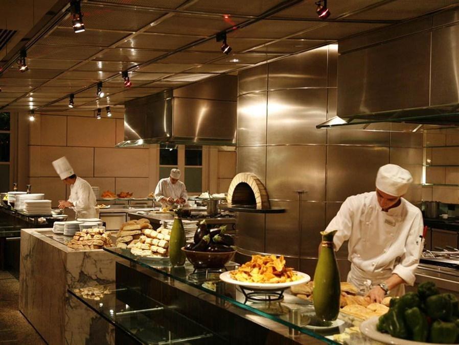 Park Hyatt Mendoza Hotel, Casino & Spa Exterior foto A commercial kitchen