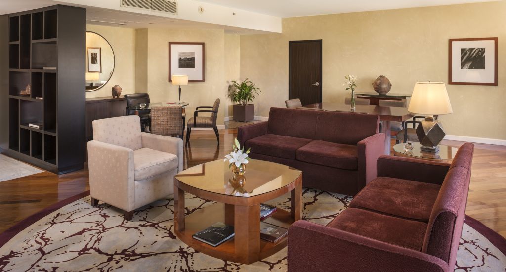 Park Hyatt Mendoza Hotel, Casino & Spa Exterior foto A living room in a suite at the Fairmont San Francisco